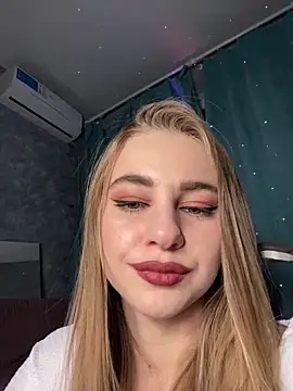 Snapshot of GraceTorrez chatting on 12.15.25 GraceTorrez online show from 12.15.25