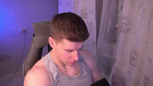 Snapshot of Bruno_Banani chatting on 11.15.25 Bruno Banani online show from 11.15.25