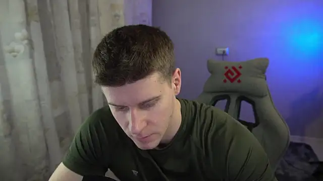 Snapshot of Bruno_Banani chatting on 11.17.25 Bruno Banani online show from 11.17.25