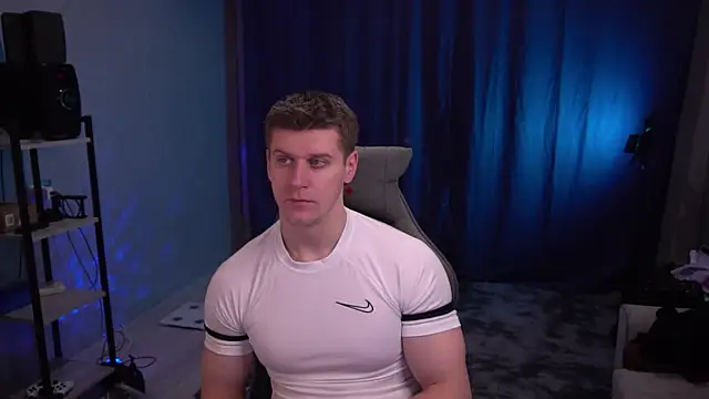 Snapshot of Bruno_Banani chatting on 11.24.25 Bruno Banani online show from 11.24.25