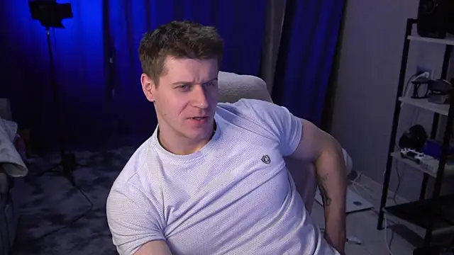 Snapshot of Bruno_Banani chatting on 11.29.25 Bruno Banani online show from 11.29.25