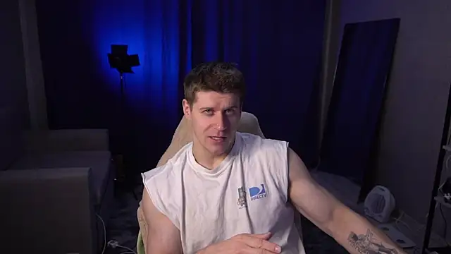 Snapshot of Bruno_Banani chatting on 11.30.25 Bruno Banani online show from 11.30.25