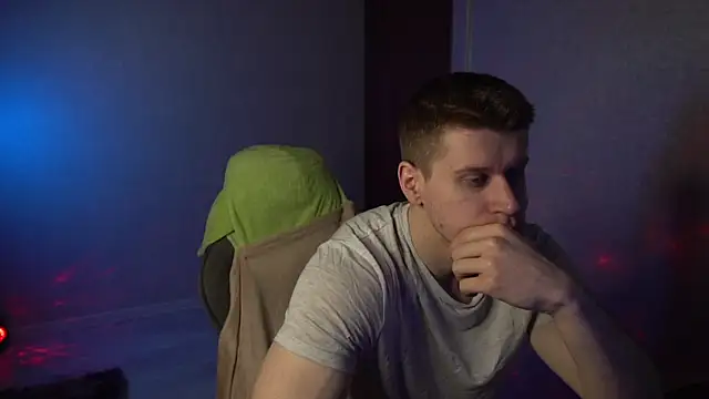 Snapshot of Bruno_Banani chatting on 12.15.25 Bruno Banani online show from 12.15.25