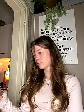 Snapshot of sophiamlf chatting on 12.15.25 sophiamlf online show from 12.15.25