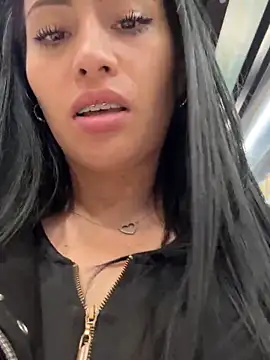 Sara luna  online show from 03.20.25