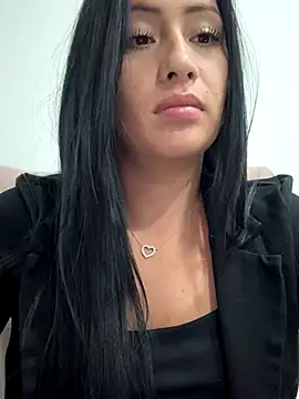 Snapshot of Sara_luna_ chatting on 11.15.25 Sara luna online show from 11.15.25