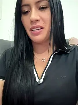Snapshot of Sara_luna_ chatting on 12.15.25 Sara luna online show from 12.15.25