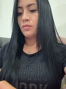 Snapshot of Sara_luna_ chatting on 12.21.25 Sara luna online show from 12.21.25