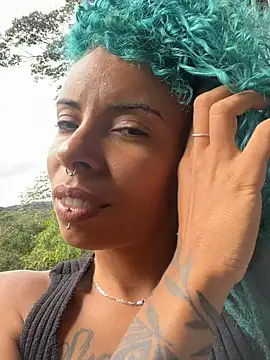 Snapshot of sammoura01 chatting on 11.21.25 sammoura01 online show from 11.21.25