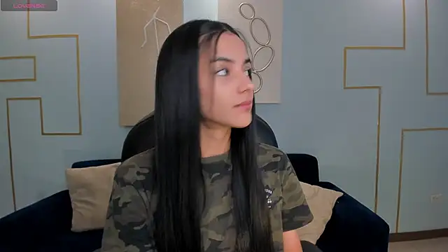 HannahJamesX online show from 12.17.24