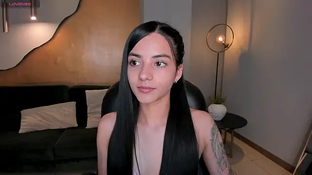 HannahJamesX online show from 01.20.25