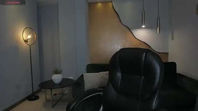 HannahJamesX online show from 02.23.25