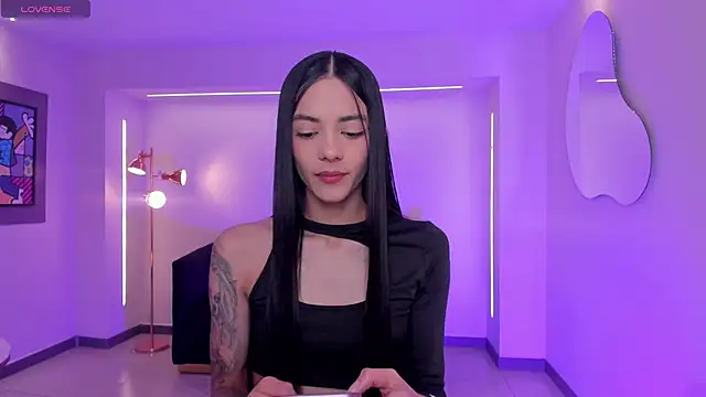 HannahJamesX online show from 11.21.25