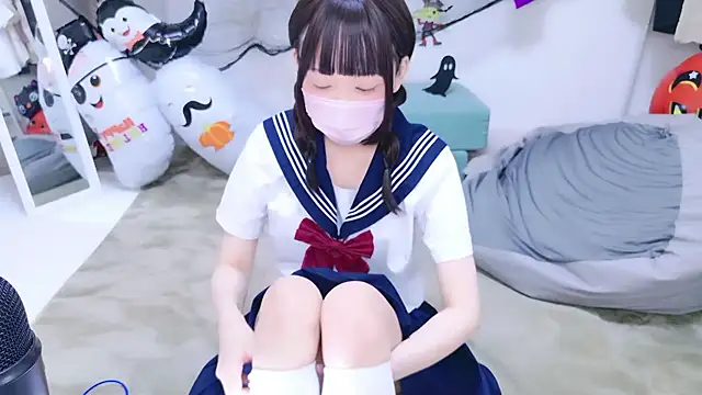 Snapshot of x-naru-x chatting on 10.30.25 x-naru-x online show from 10.30.25