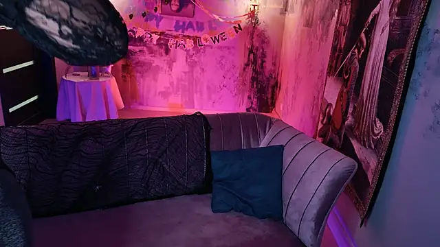 JasmineMilko online show from 10.31.25