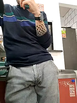 Snapshot of PublicNoFace chatting on 01.08.25 PublicNoFace online show from 01.08.25