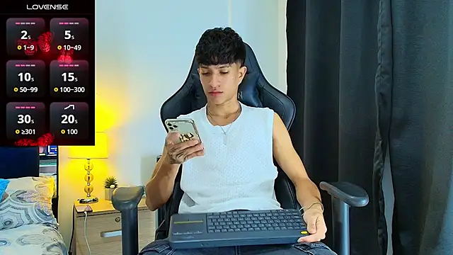 Snapshot of _CamiloBass chatting on 06.16.26 CamiloBass online show from 06.16.26