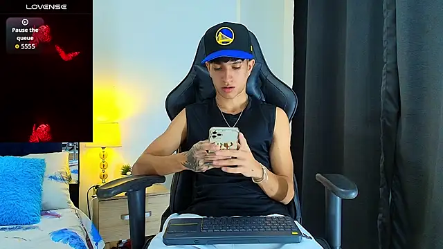 Snapshot of _CamiloBass chatting on 06.23.26 CamiloBass online show from 06.23.26