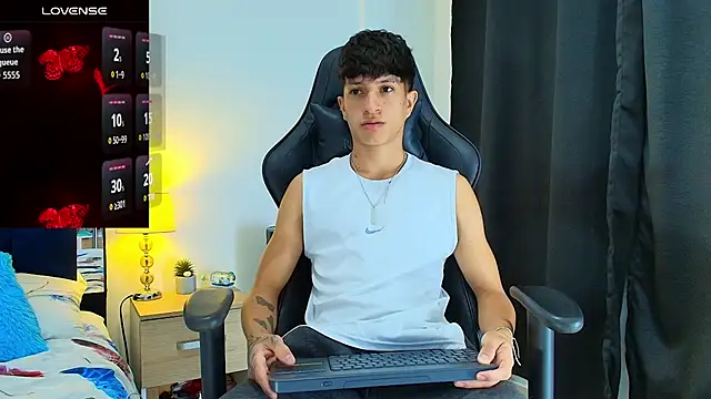 Snapshot of _CamiloBass chatting on 06.24.26 CamiloBass online show from 06.24.26