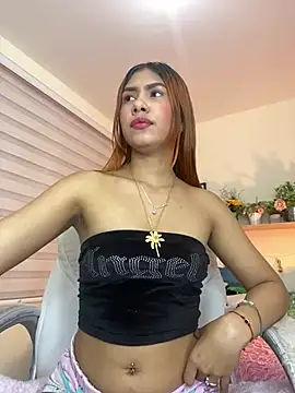 Snapshot of soy_sarah_ chatting on 02.06.25 soy sarah online show from 02.06.25