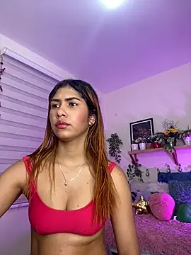 Snapshot of soy_sarah_ chatting on 02.08.25 soy sarah online show from 02.08.25