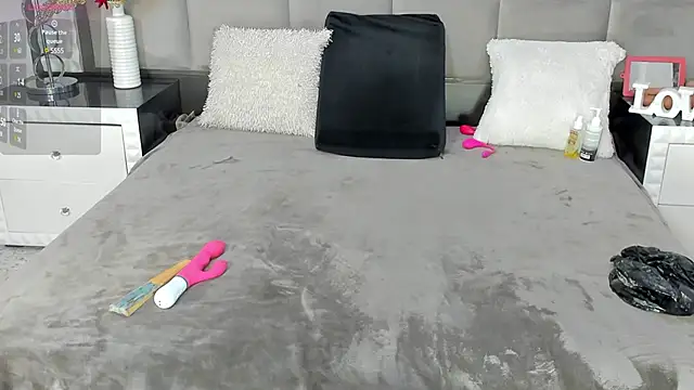 Snapshot of OliviaBurning chatting on 03.04.25 OliviaBurning online show from 03.04.25