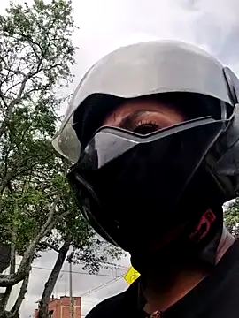 Snapshot of OliviaBurning chatting on 11.05.25 OliviaBurning online show from 11.05.25