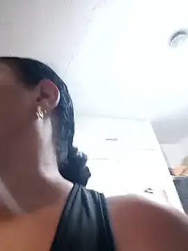 Snapshot of OliviaBurning chatting on 11.06.25 OliviaBurning online show from 11.06.25