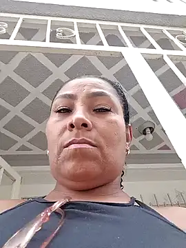 Snapshot of OliviaBurning chatting on 11.12.25 OliviaBurning online show from 11.12.25