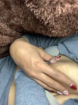 Snapshot of Zeni_fer chatting on 12.19.24 Zeni fer online show from 12.19.24