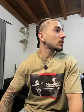 Snapshot of Valentino_Xander chatting on 11.15.25 Valentino Xander online show from 11.15.25