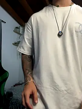 Snapshot of Valentino_Xander chatting on 11.26.25 Valentino Xander online show from 11.26.25