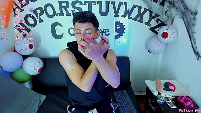 Piggy Eddy online show from 10.23.25