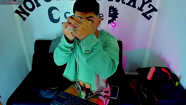 Piggy Eddy online show from 11.05.25