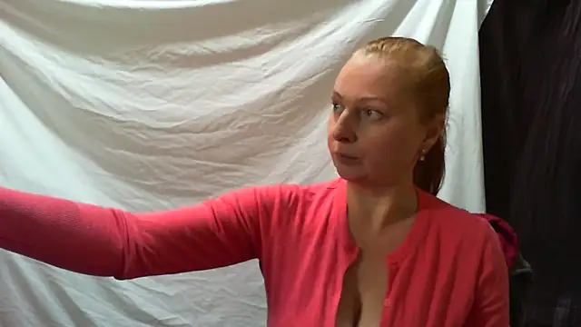 Snapshot of Redheadgreeneyed-maks chatting on 10.16.25 Redheadgreeneyed-maks online show from 10.16.25