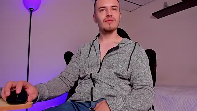 Snapshot of james_connor2 chatting on 11.16.25 james connor2 online show from 11.16.25