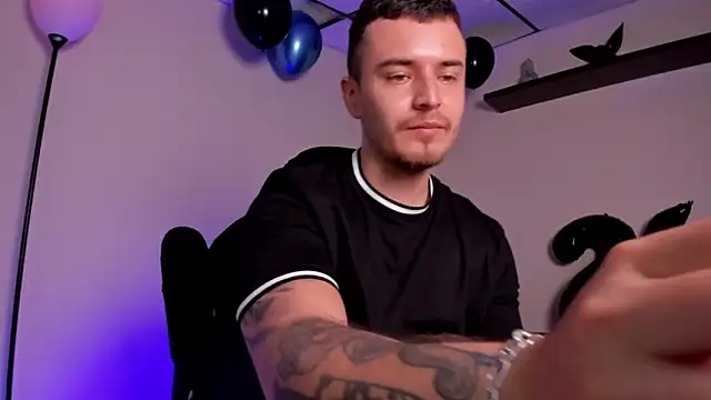 Snapshot of james_connor2 chatting on 11.24.25 james connor2 online show from 11.24.25