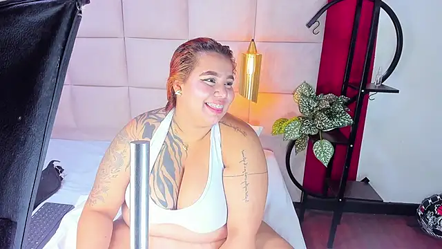 Snapshot of Amberluy chatting on 02.05.26 Amberluy online show from 02.05.26