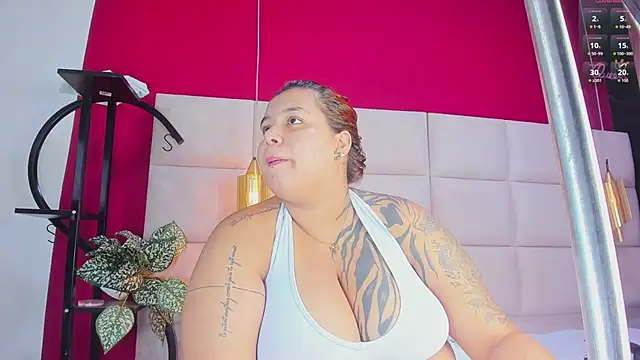 Snapshot of Amberluy chatting on 02.11.26 Amberluy online show from 02.11.26