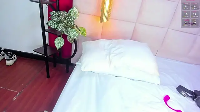 Snapshot of Amberluy chatting on 02.14.26 Amberluy online show from 02.14.26