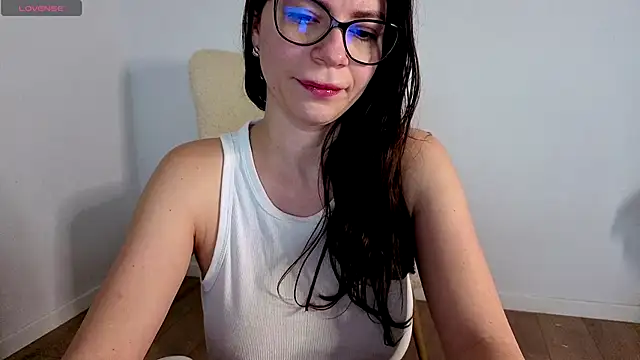 Jullyenn3 online show from 11.22.25