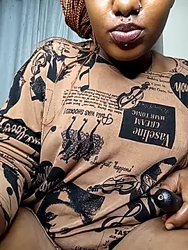 Snapshot of Pretty_tiffany chatting on 10.28.25 Pretty tiffany online show from 10.28.25