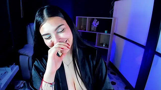 Snapshot of TifanyWhite_ chatting on 12.21.24 TifanyWhite online show from 12.21.24