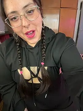 Mizztikaa online show from 10.13.25