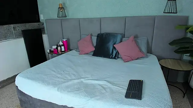 Annie-Wolf online show from 11.10.25