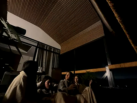 Snapshot of Candy_sexyy chatting on 12.16.25 Candy sexyy online show from 12.16.25