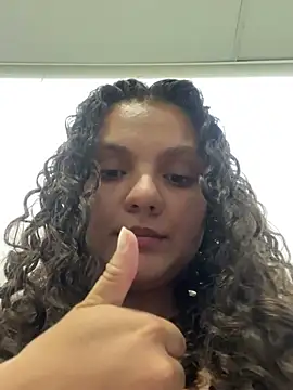 Snapshot of eva_y_marcelo chatting on 02.25.25 eva y marcelo online show from 02.25.25