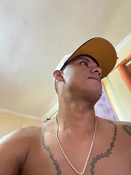 Snapshot of eva_y_marcelo chatting on 03.17.25 eva y marcelo online show from 03.17.25