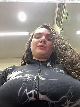 Snapshot of eva_y_marcelo chatting on 10.03.25 eva y marcelo online show from 10.03.25