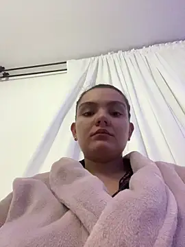 Snapshot of eva_y_marcelo chatting on 10.19.25 eva y marcelo online show from 10.19.25